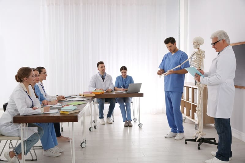 Docencia y asesoría médica en Guatemala